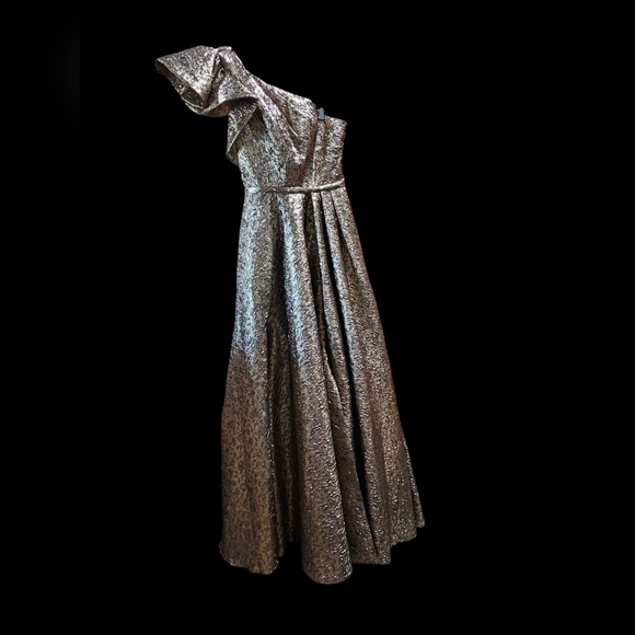 Mac Duggal 67297 1-Shoulder Metallic Ballgown In Ant. Brze Size 2 NWT MSRP $598 - Picture 8 of 14